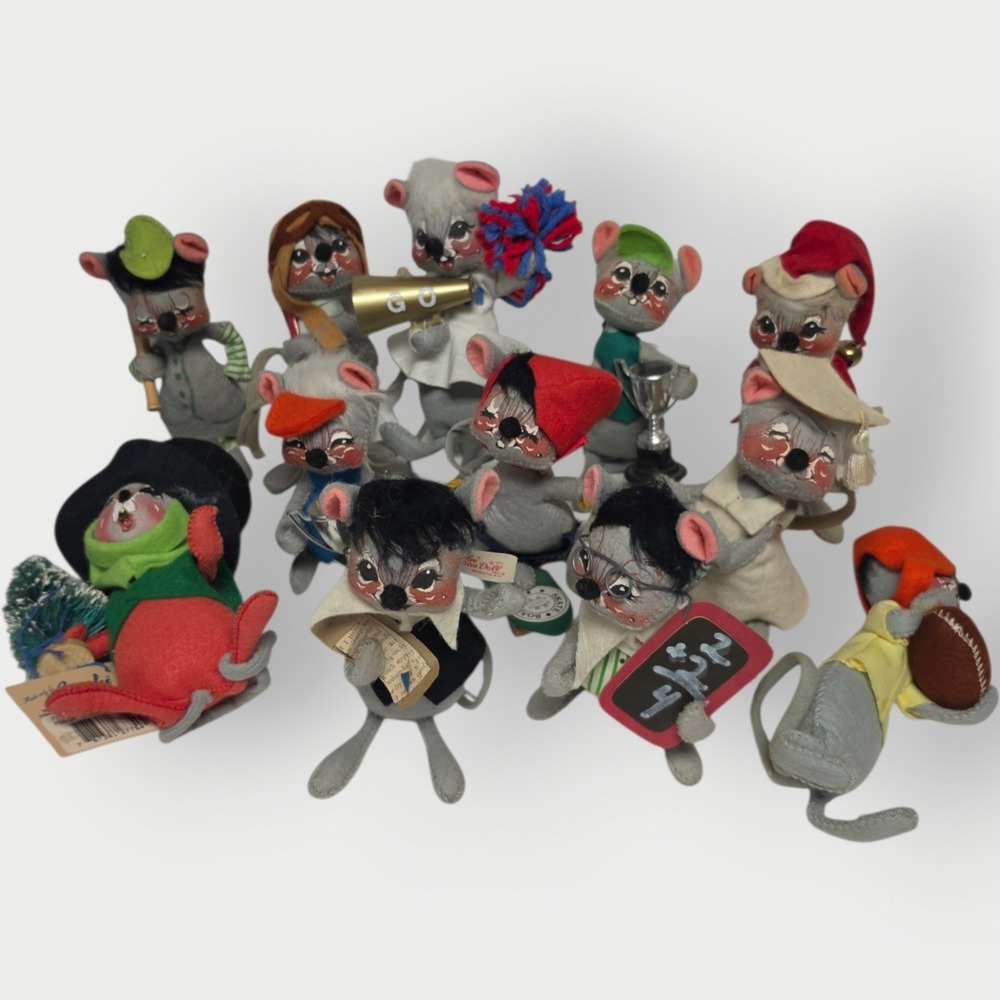 Vintage Annalee Mobilitee Mouse Dolls Lot Christmas Sports School Felt LOT OF 11